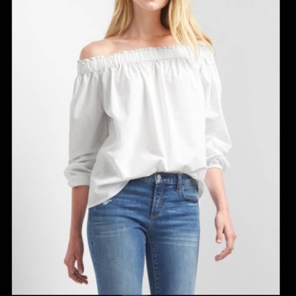 GAP Tops - 💚Women’s large NWT off the shoulder GAP shirt